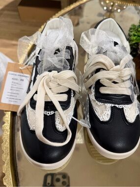 Women’s fashion sneakers size 8